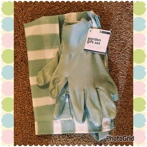 3 Pc Gardening Gift Set •Gloves •Apron w/ Large pocket for Gardening Tools •NEW